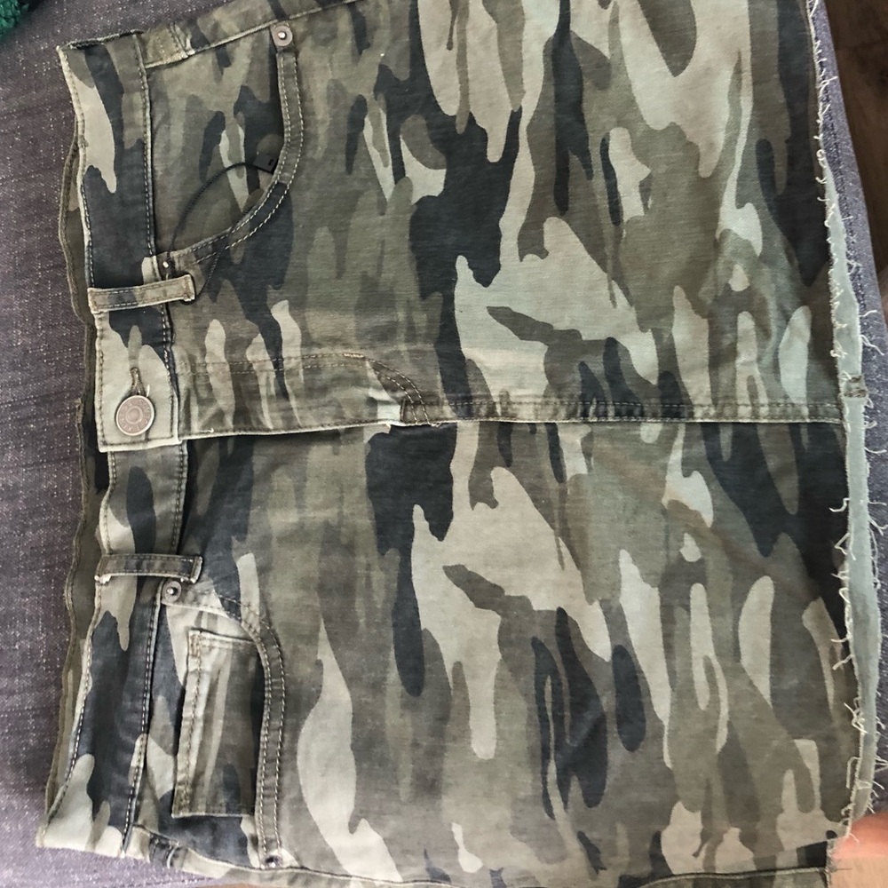 Camo mini skirt